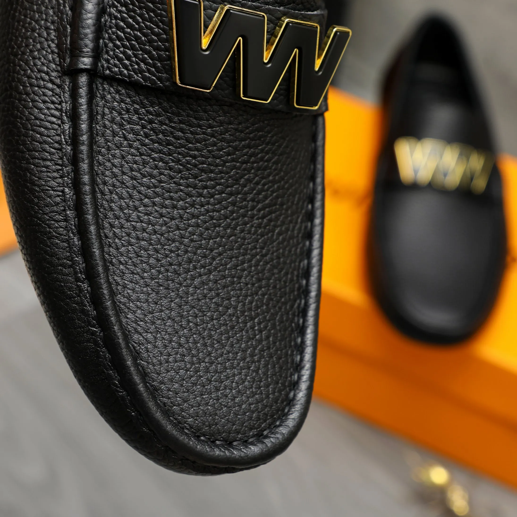 Men's shoes 💰420 Product trademark: LV "Louis Vuitton" casual slip-on shoes Regular size: 38-46 (45.46 custom-made, non-returnable) Product materials: Selected pebbled cowhide upper, sheepskin lining, original rubber outsole